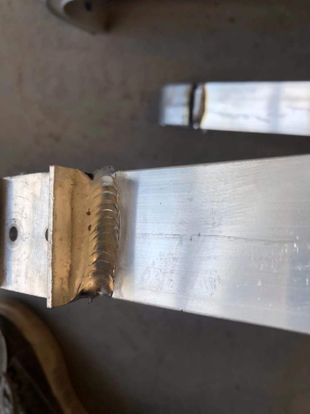 Varjenje Uporaba Aluminija okrogle mize Podporne noge za kovinske izdelke