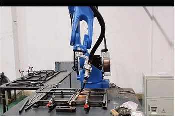 Zakaj izbrati robote za varjenje pohištva? Samo ena točka -- Visoka zmogljivost!
